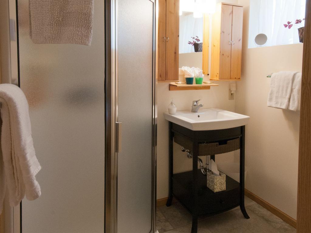 711 Miette Ave Jasper Room photo